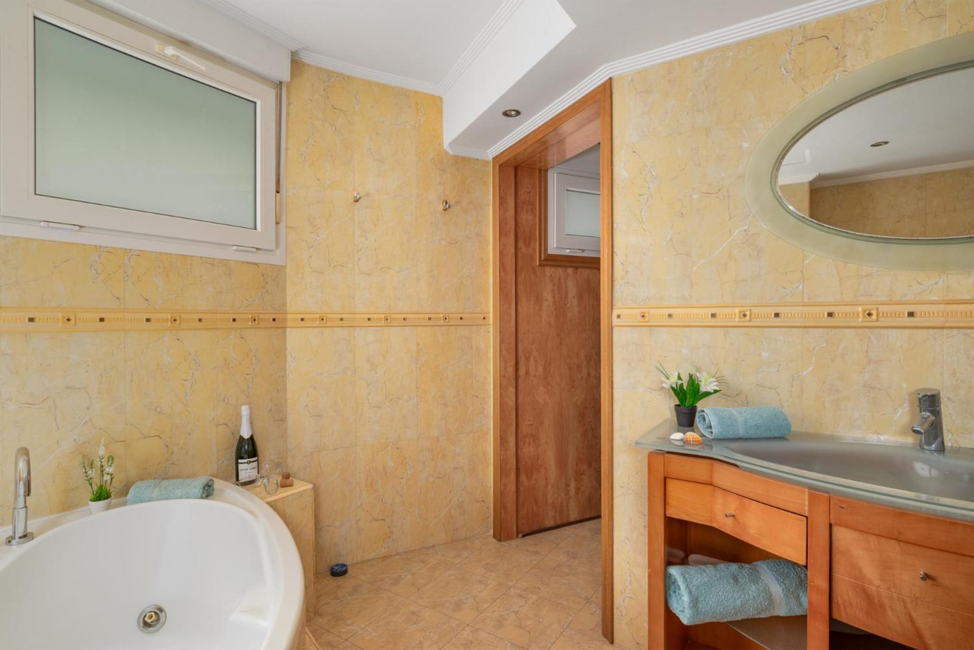Beachfront, Two Bed- & Bathrooms, Private Parking Fuengirola Exterior foto